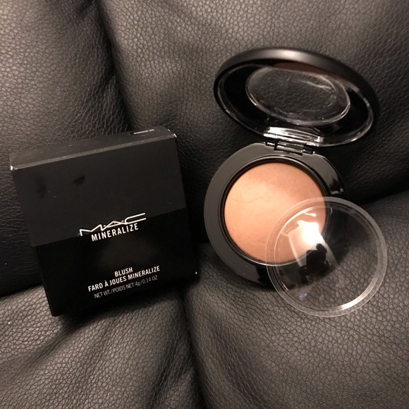 Sold! Last One!!!! Mac Mineralize Blush Color: Humor Me - Picture 1 of 2